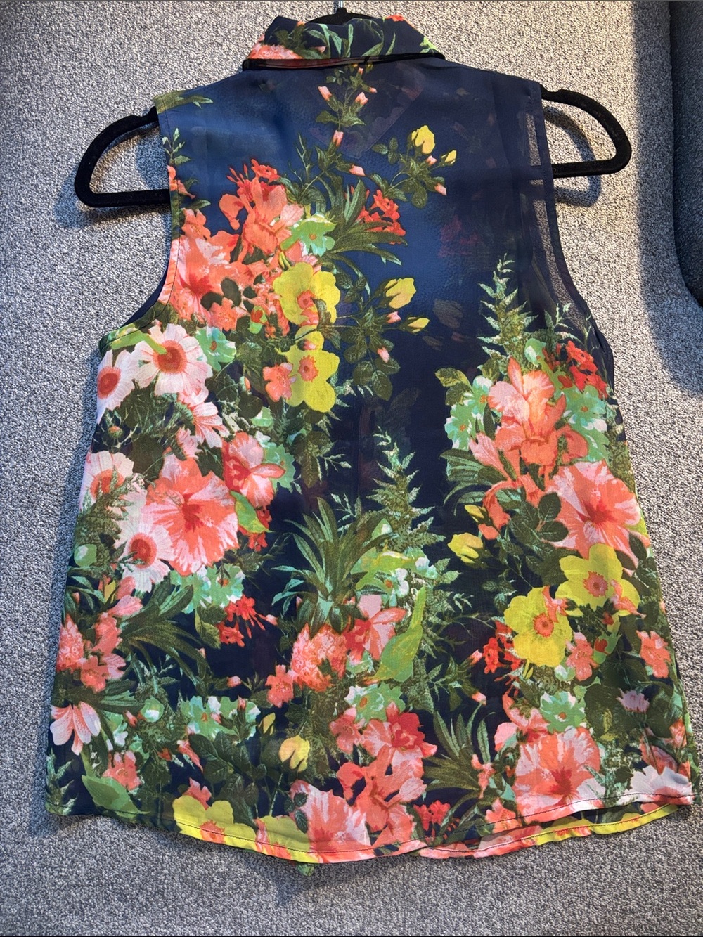Timing Navy Floral Sleeveless Collared Camisole - Picture 3 of 3